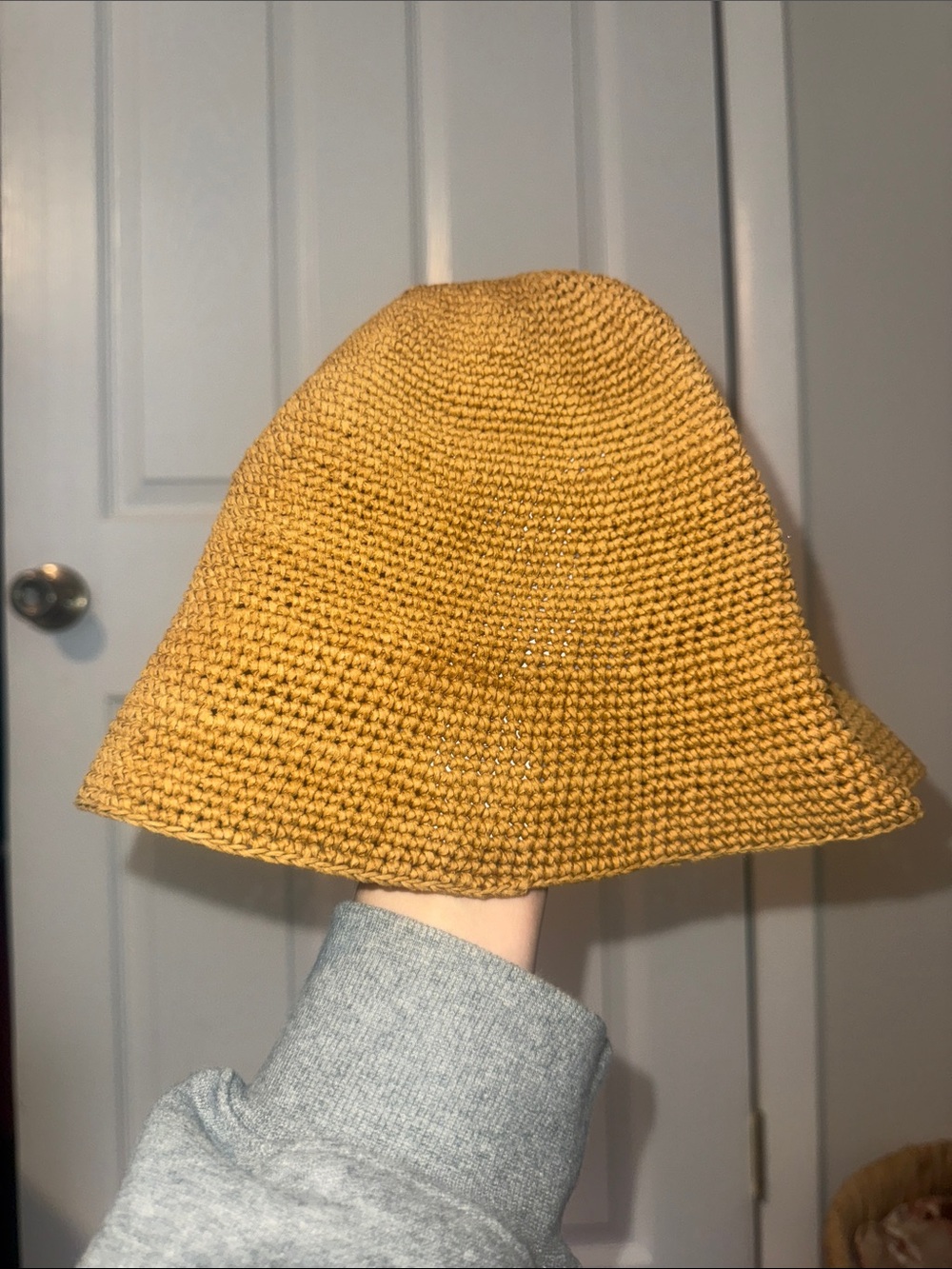 Aritizia - Women’s Tan Crochet Bucket Hat